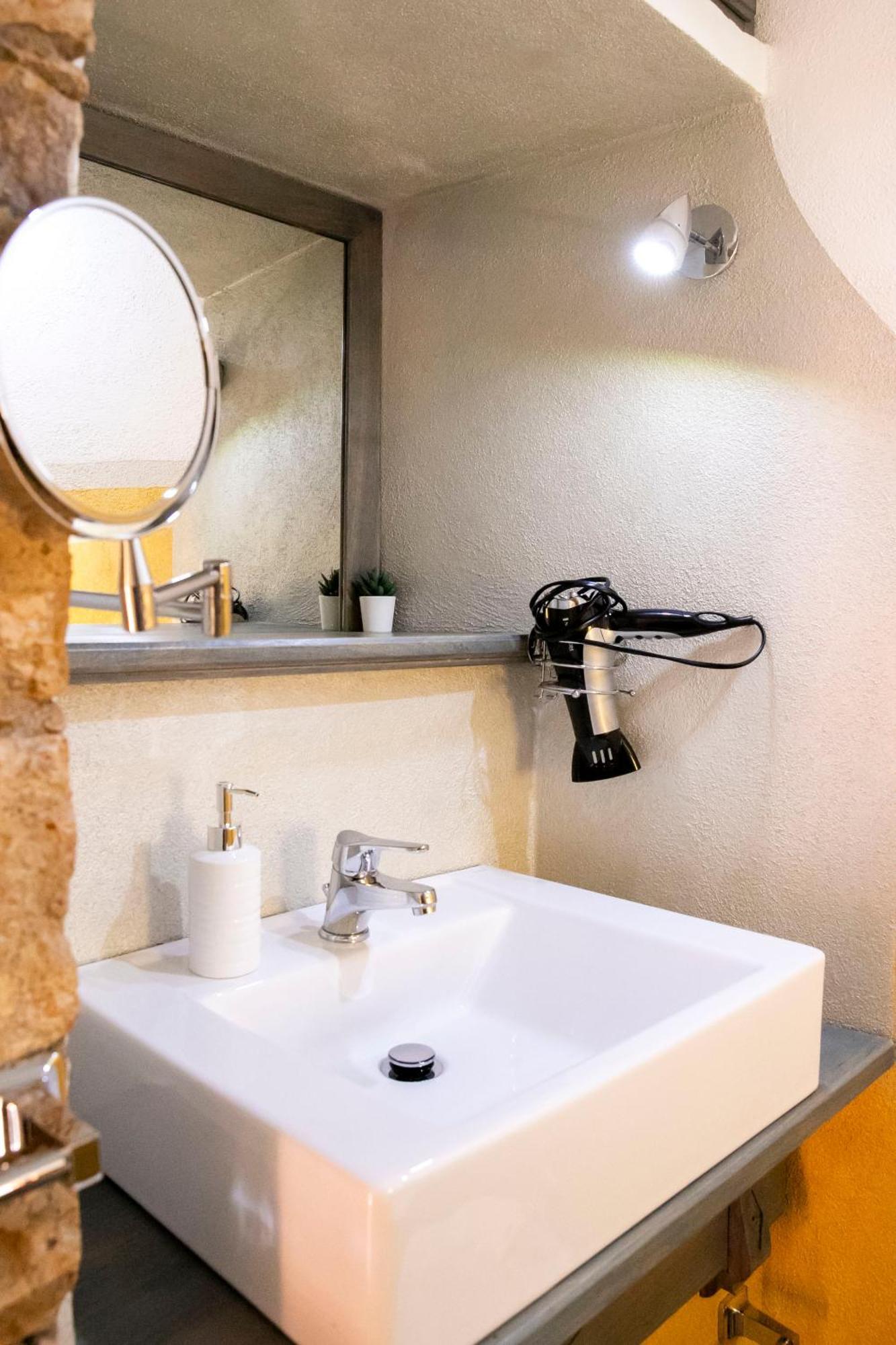 La Torre Del Pozzo Guest House Bosa Luaran gambar