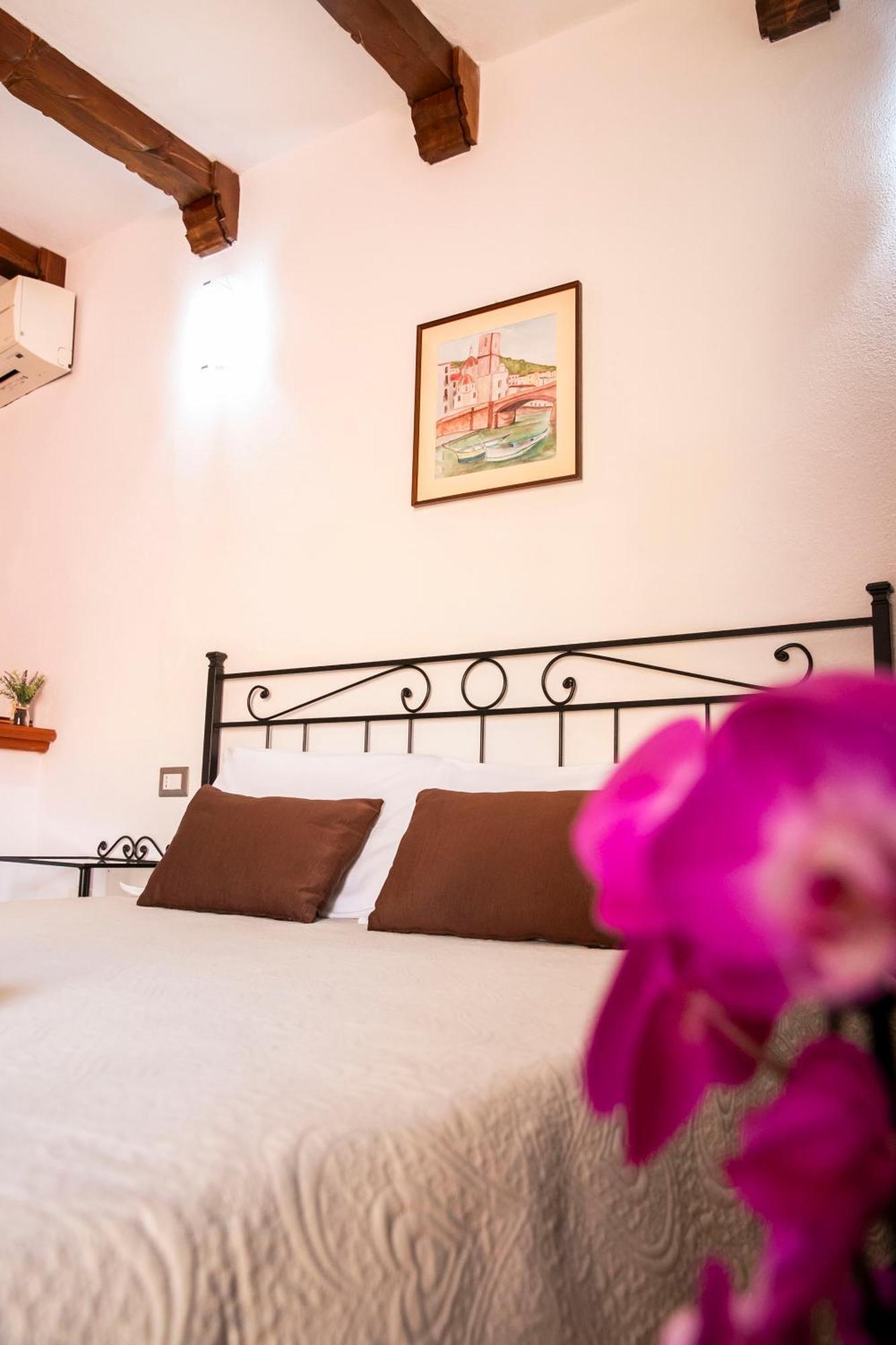 La Torre Del Pozzo Guest House Bosa Luaran gambar