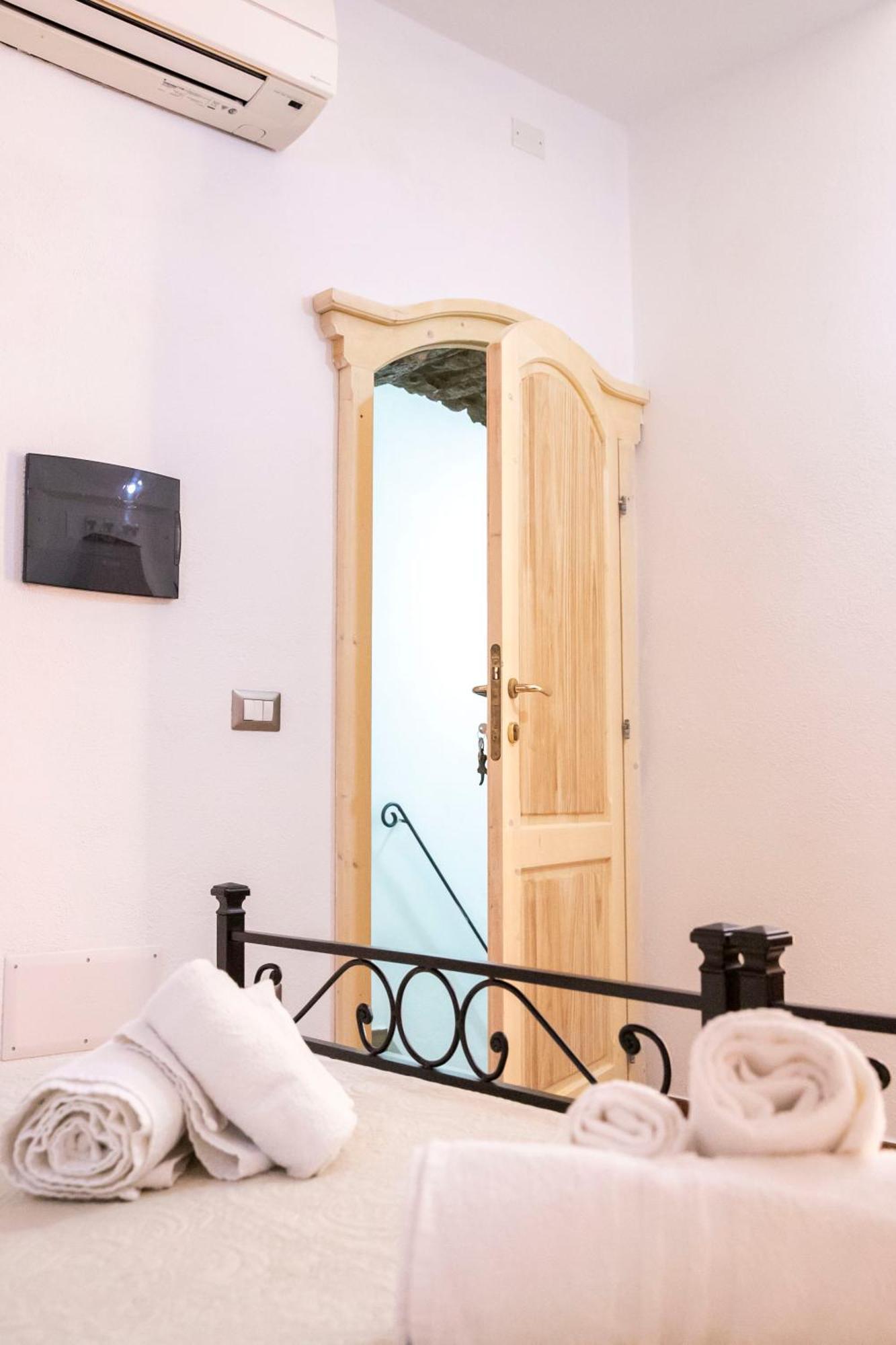 La Torre Del Pozzo Guest House Bosa Luaran gambar